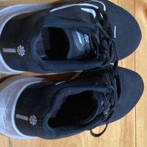 Nike Dual-Tone Black and White Running Shoes